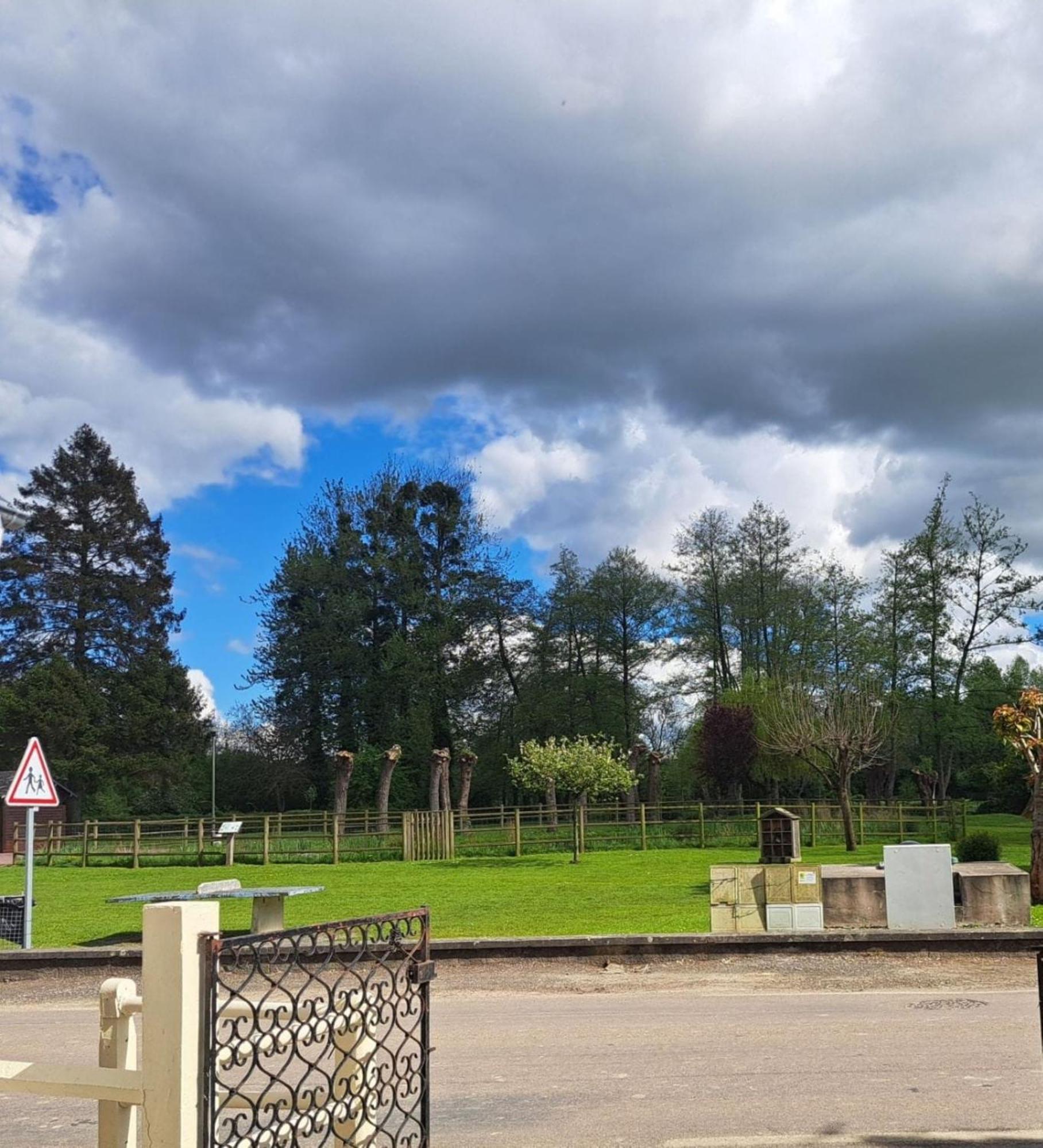 Au Clair Matin Sur L'Yeres Villa Sept-Meules Kültér fotó