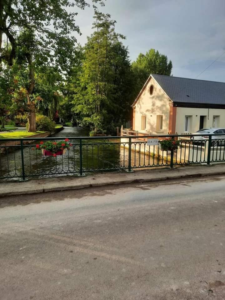 Au Clair Matin Sur L'Yeres Villa Sept-Meules Kültér fotó